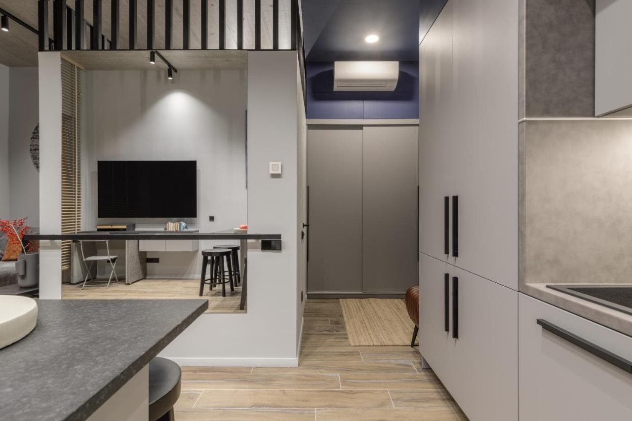 Ivis House Modern Apartment In Vilnius Old Town With Balcony Bagian luar foto