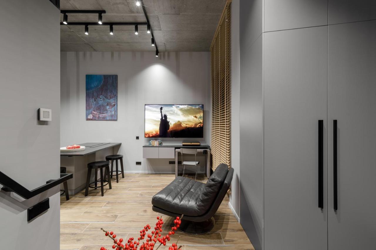 Ivis House Modern Apartment In Vilnius Old Town With Balcony Bagian luar foto